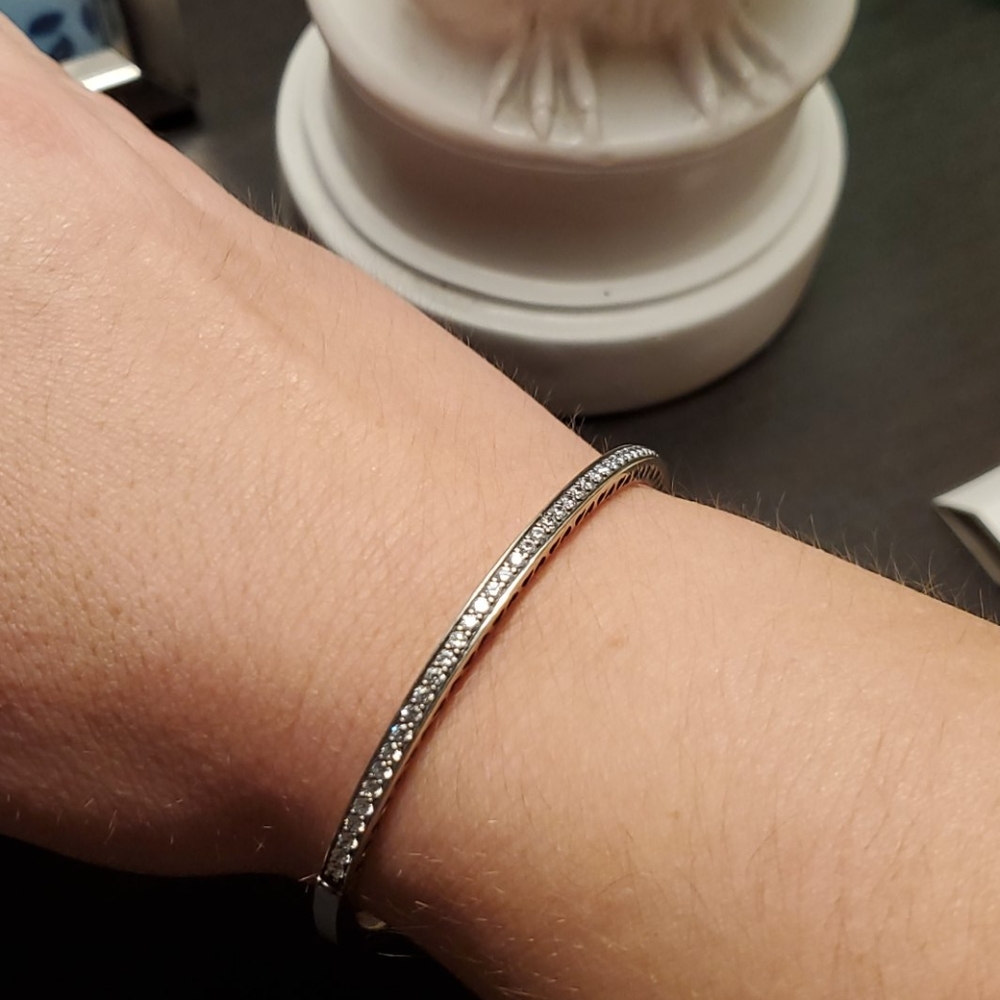 Pandora love hearts bangle